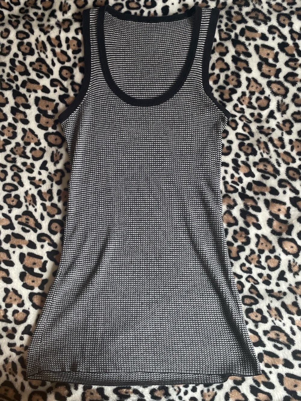 ♡ Black & White Tank Top - Sleeveless Knit Summer Tank